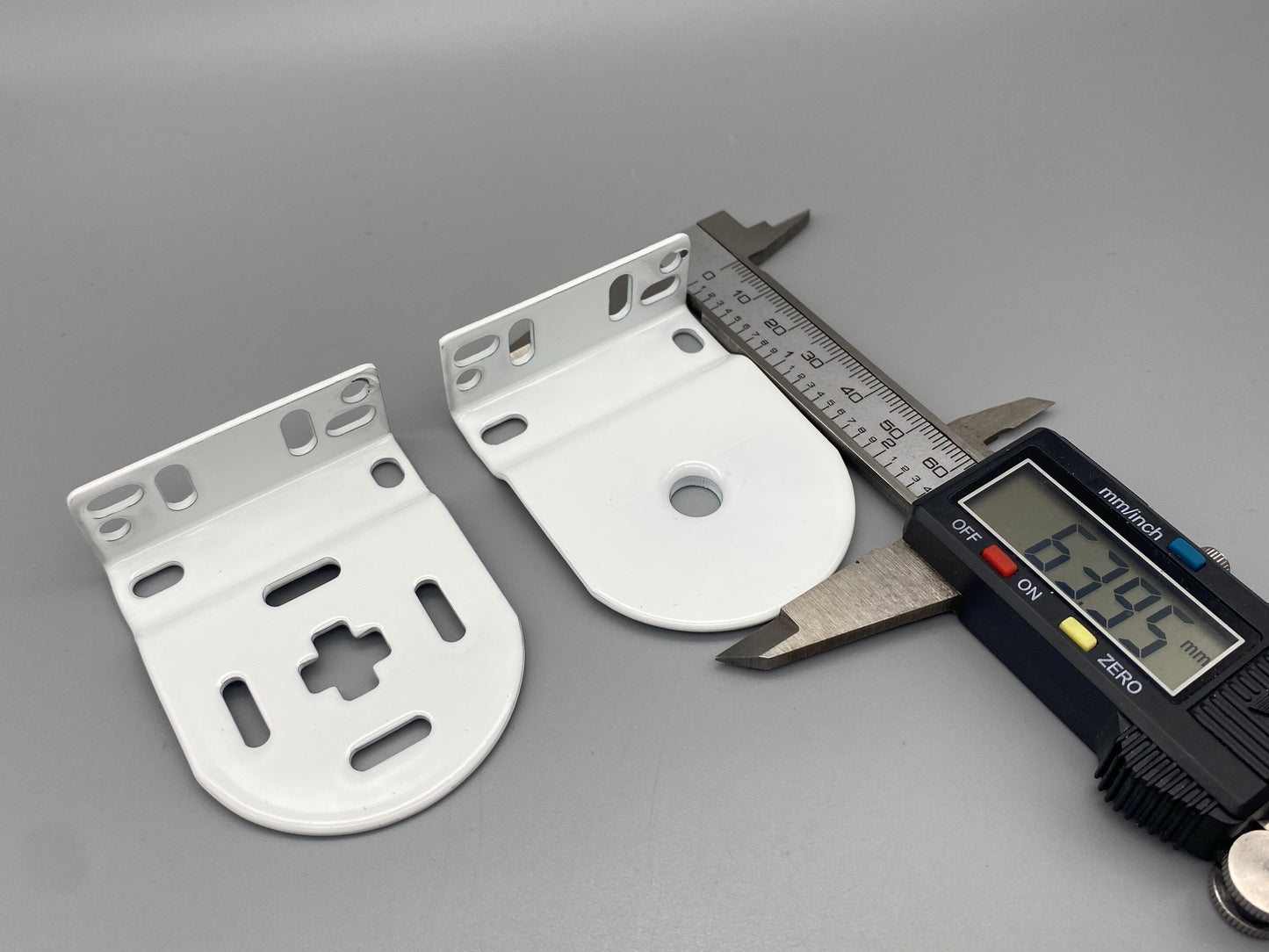 Pair of Replacement Roller Blinds Brackets Set - Metal Brackets - for 32mm System - Parts4Blinds