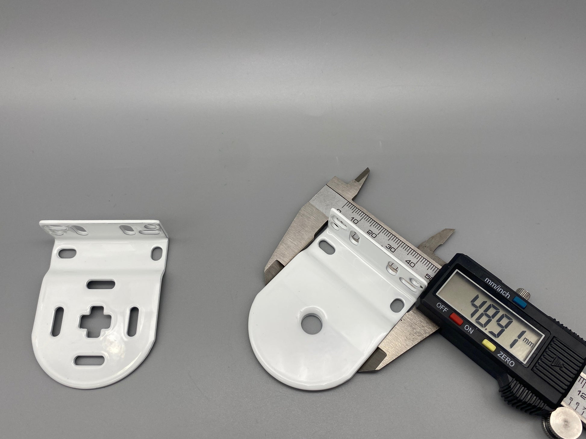 Pair of Replacement Roller Blinds Brackets Set - Metal Brackets - for 32mm System - Parts4Blinds
