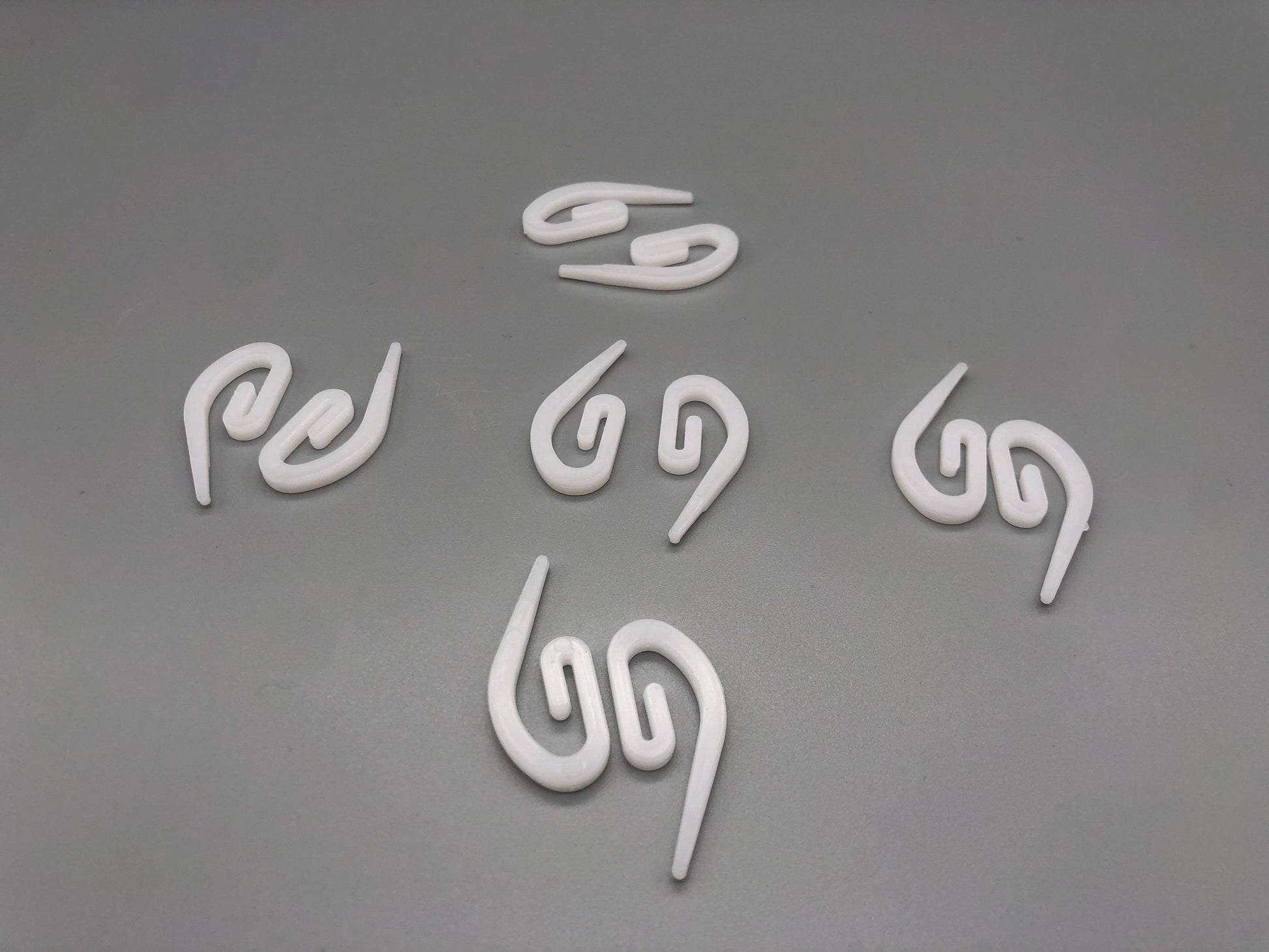 Heavy Duty Curtain Hooks - Durable Plastic Various Pack Sizes - White - Parts4Blinds